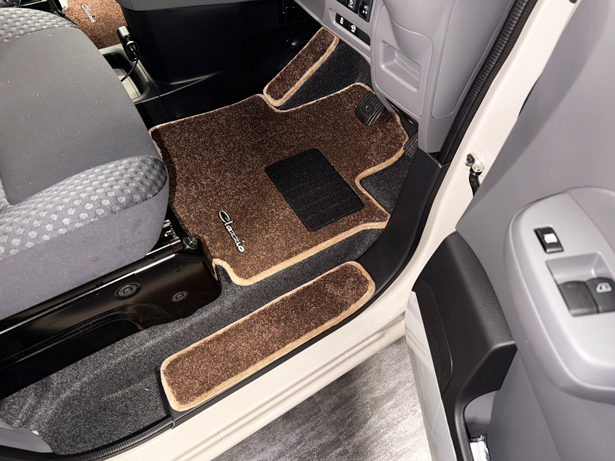 フロアマット 追加車種　NISSAN：NV200 バネットワゴン